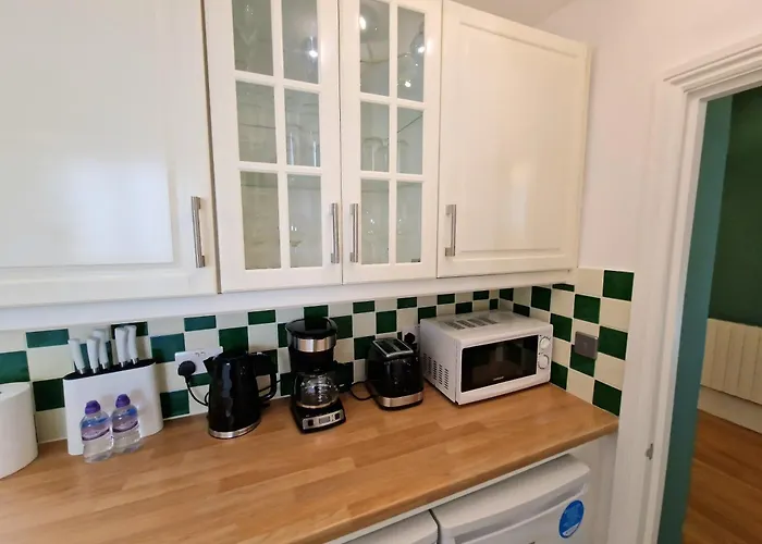 Stunning Hyde Park Home, Ground Floor Maisonette, Duplex, Near Tube Metro Stations