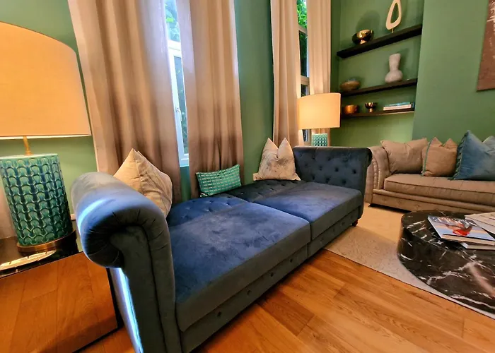 Stunning Hyde Park Home, Ground Floor Maisonette, Duplex, Near Tube Metro Stations