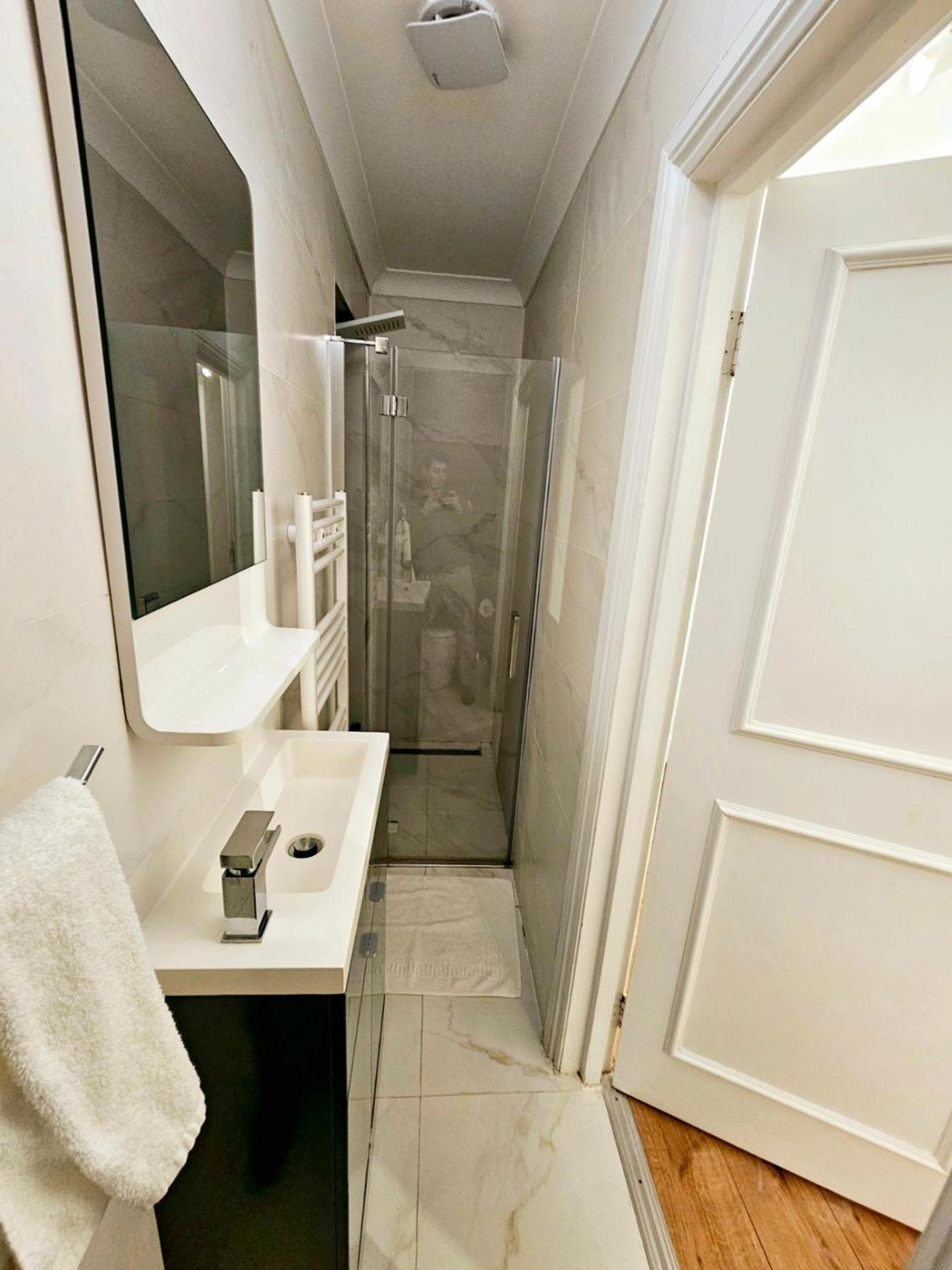 Apartment Stunning Hyde Park Home, Ground Floor Maisonette, Duplex, Near Tube Metro Stations London