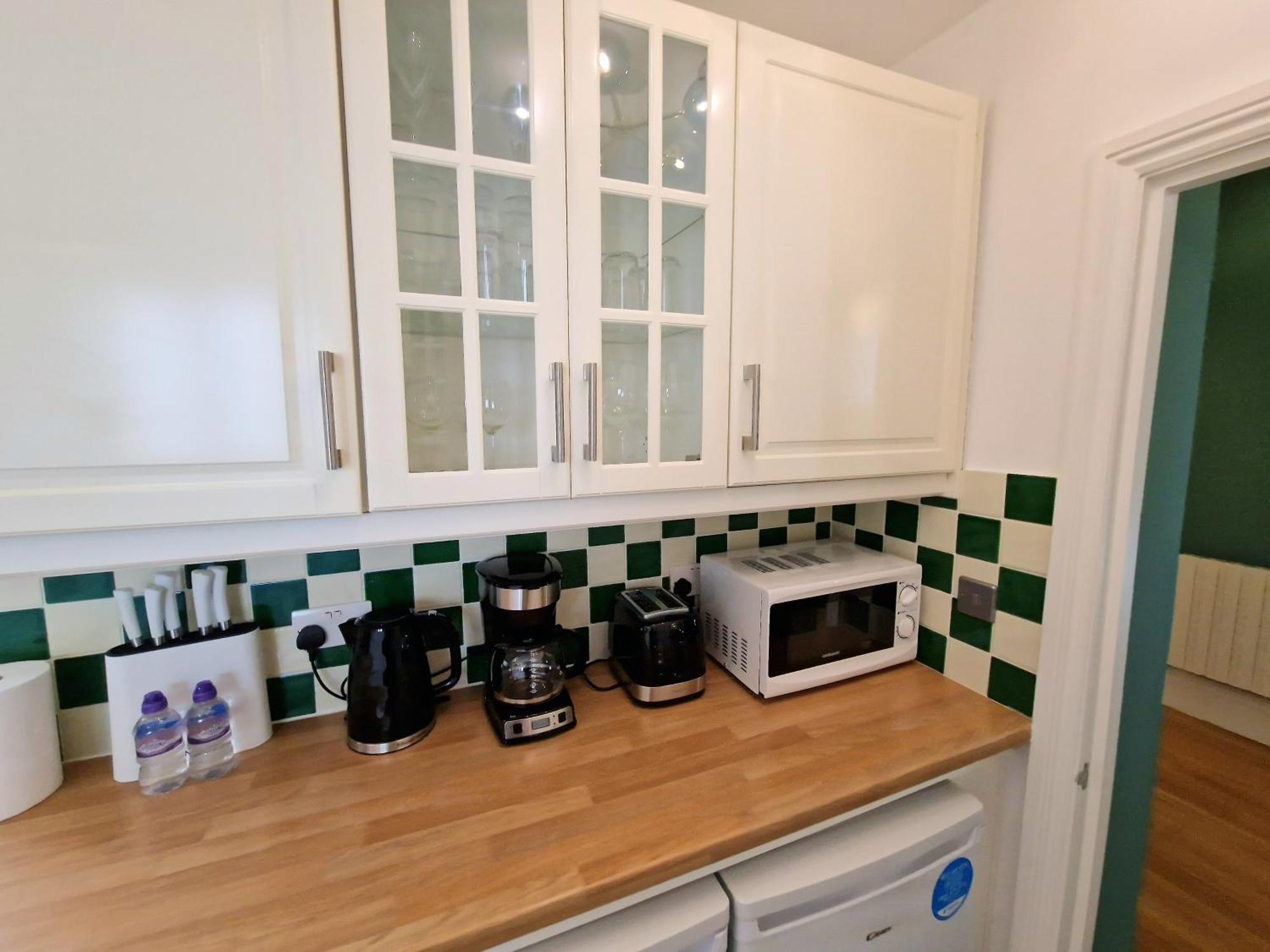 Stunning Hyde Park Home, Ground Floor Maisonette, Duplex, Near Tube Metro Stations Appartement Londres
