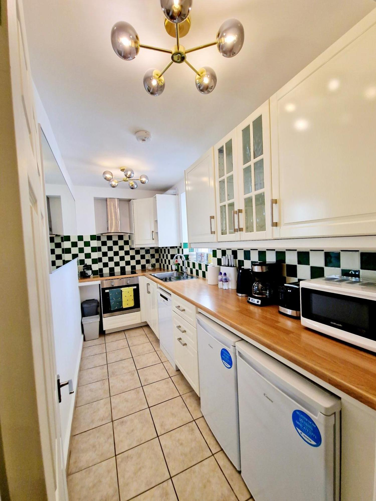 Stunning Hyde Park Home, Ground Floor Maisonette, Duplex, Near Tube Metro Stations Appartement Londres